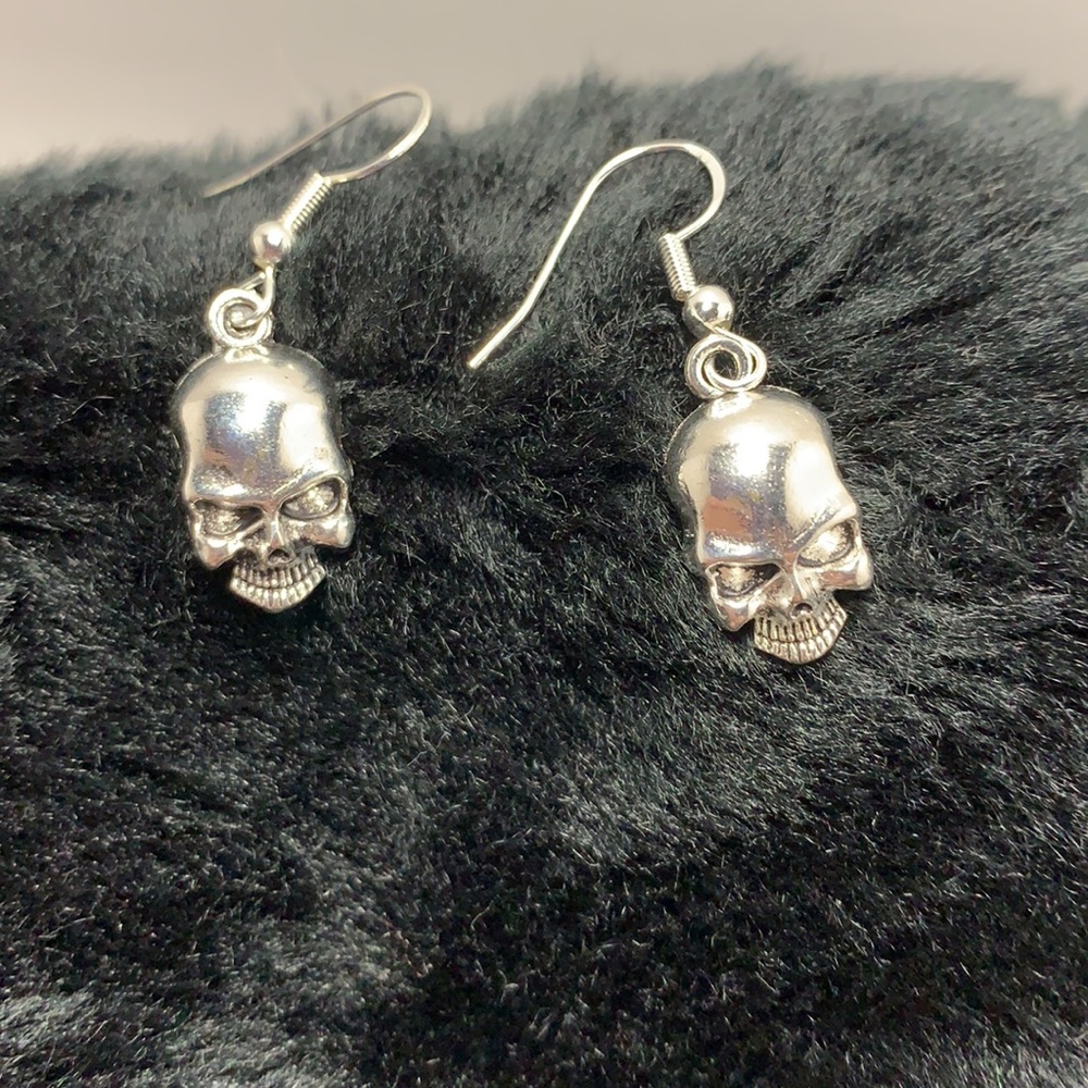 🖤🖤🖤Skeleton Head Halloween Earrings ☠️☠️☠️
